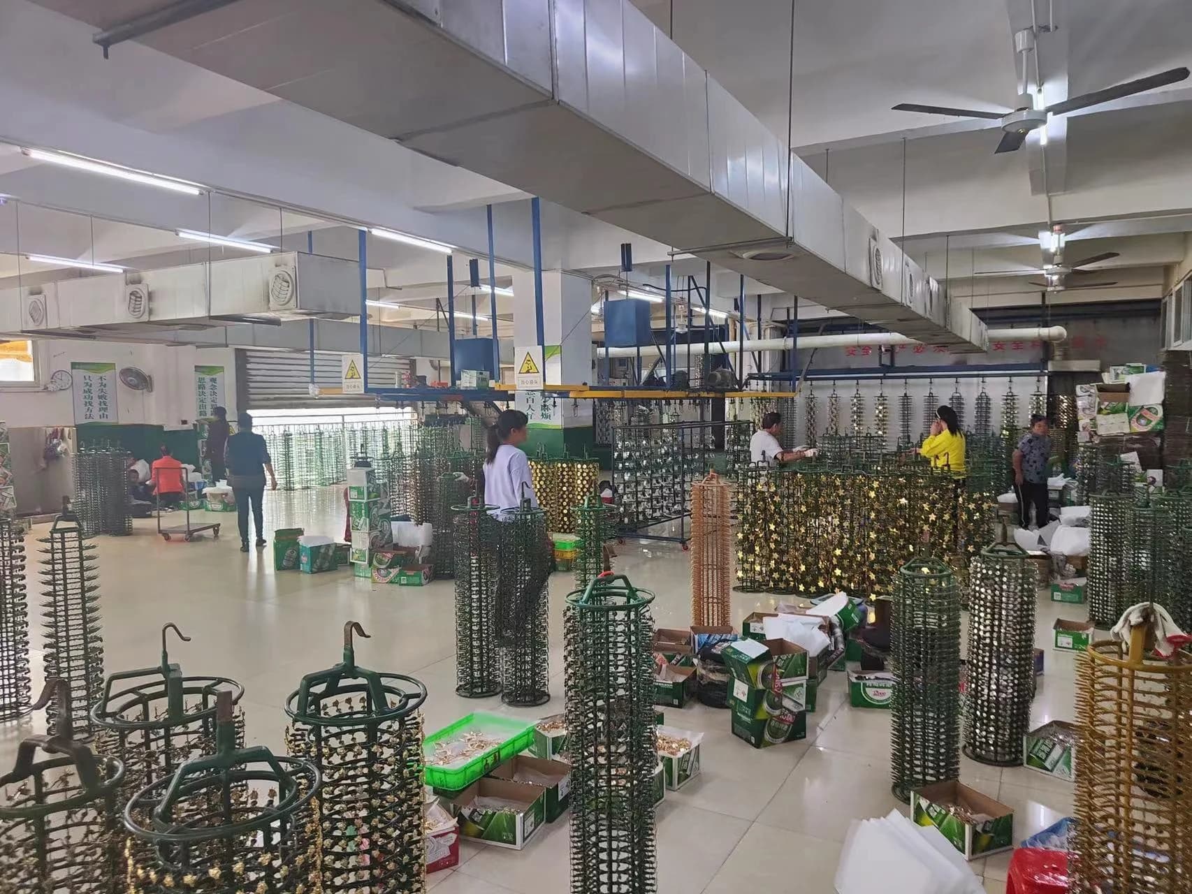 Jinjiang-Shishi garment hardware factory workshop production line